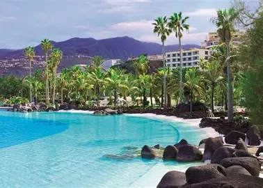 Condominium Lakes & Lagoons
